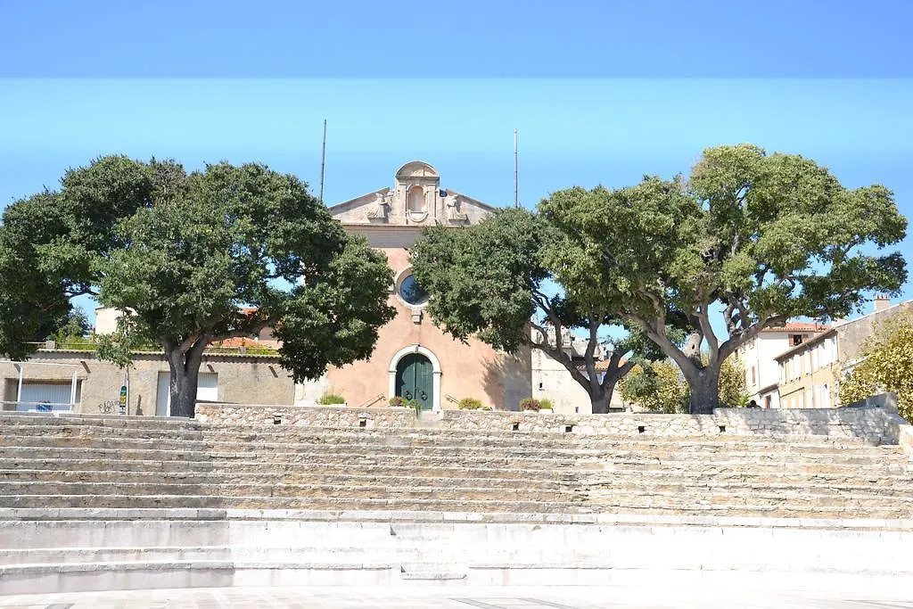 Villa Maredda La Ciotat 3*,